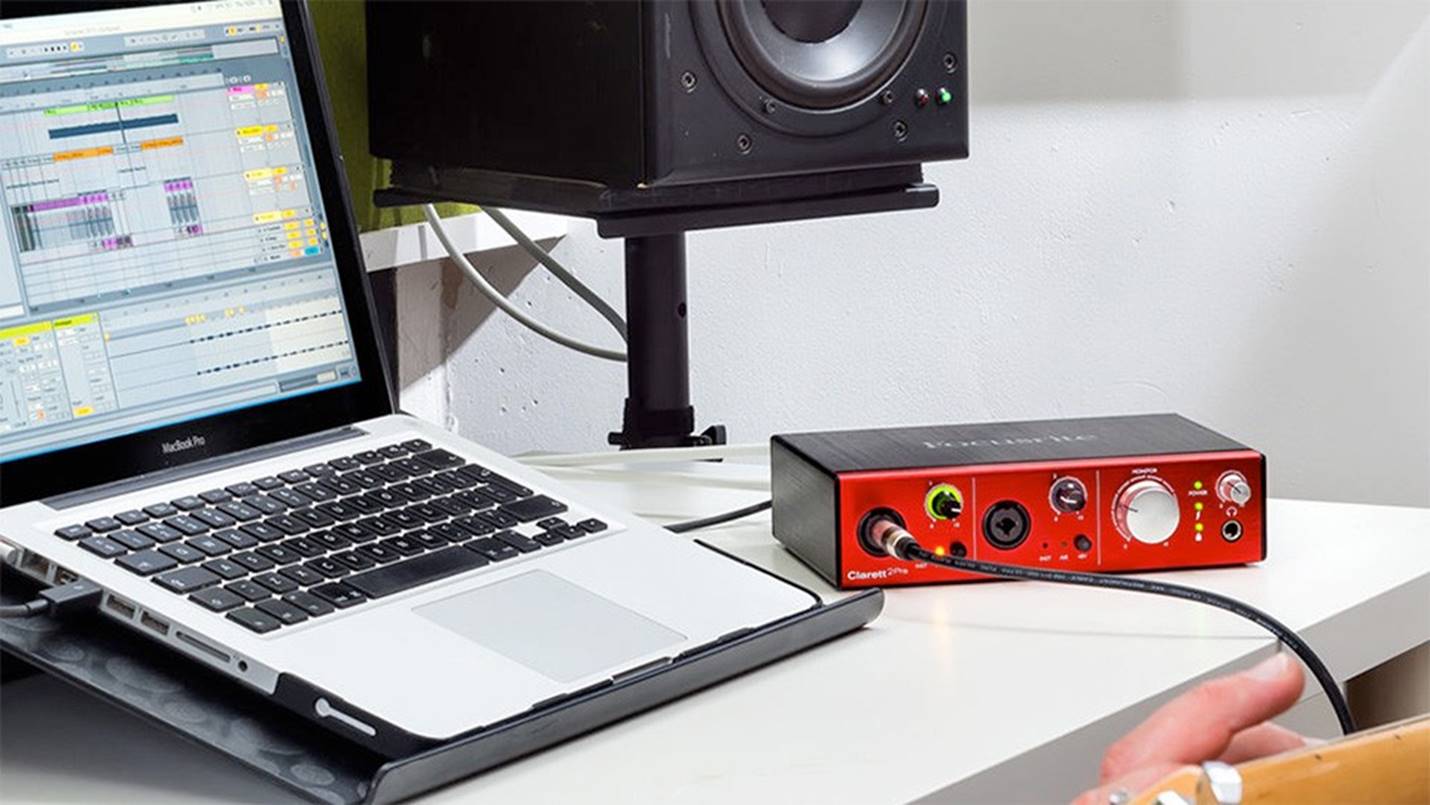 Home Recording Studio Essentials for Beginners: The 10 Essential Items