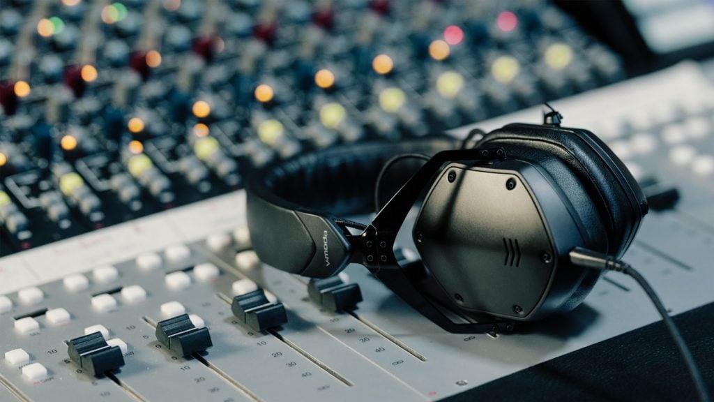 7 essentials for setting up a home recording studio